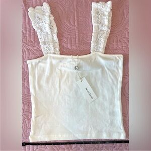 NWT- Heartloom eyelet Luna crop top